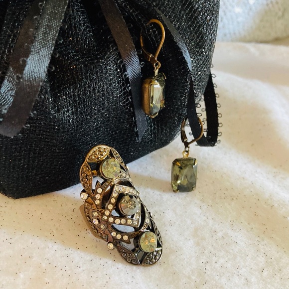 Elongated Ring 💍 with Matching Earrings - Picture 4 of 4